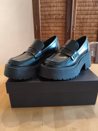 Mocasines negros con plataforma