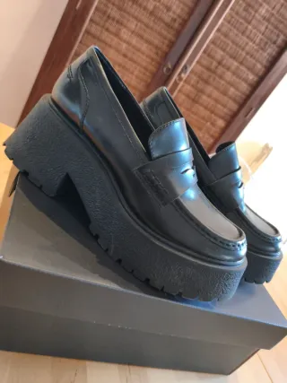 Mocasines negros con plataforma