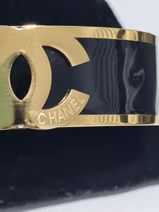 Pulsera Chanel Negra y Dorada