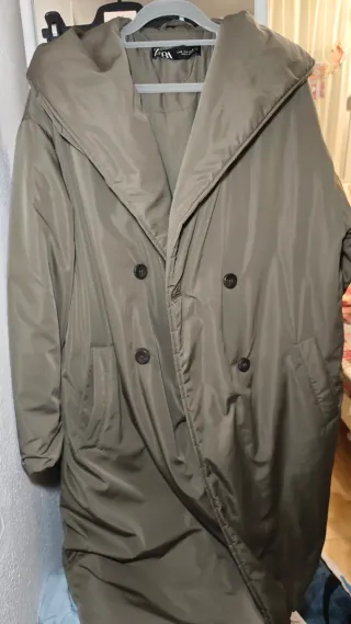 Abrigo largo Zara verde oliva