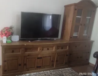 Muebles Mexicano de  Madera  y vitrina de Cristal