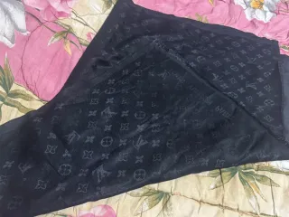 Bufanda Louis Vuitton Negra