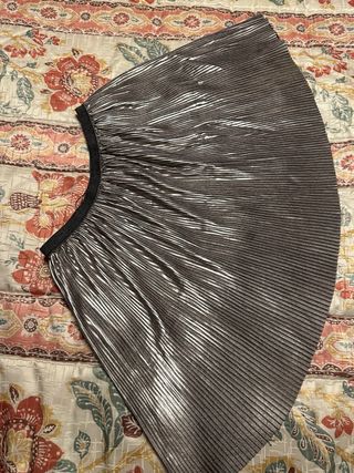 Falda Zara plateada plisada