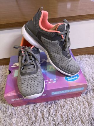 Zapatillas Skechers grises y rosas