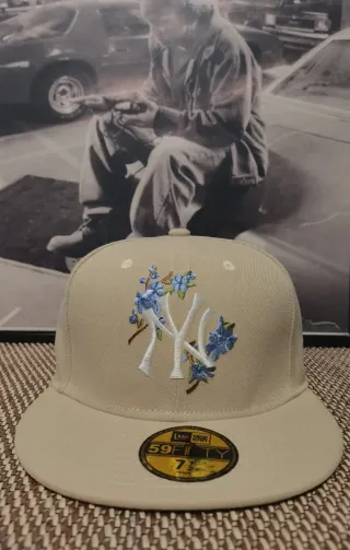 Gorra New Era 59FIFTY Floral Beige Talla 7.1/2