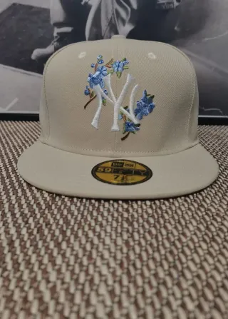 Gorra New Era 59FIFTY Floral Beige Talla 7.1/2