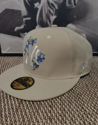 Gorra New Era 59FIFTY Floral Beige Talla 7.1/2