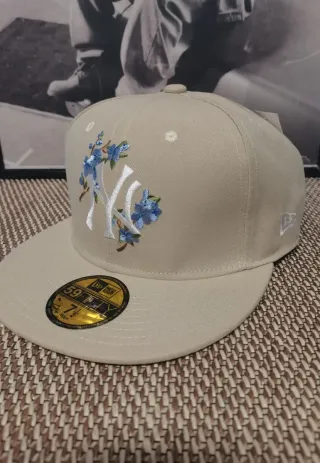 Gorra New Era 59FIFTY Floral Beige Talla 7.1/2