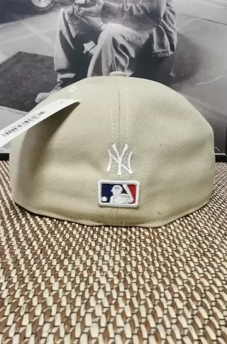 Gorra New Era 59FIFTY Floral Beige Talla 7.1/2