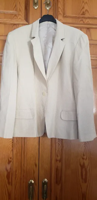 Chaqueta beige talla 52