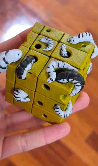 RUBIK MIRROR (con gusanos)