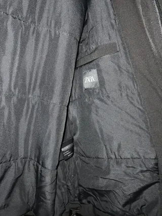 Chaqueta Zara Negra con Capucha