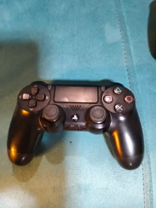 PS4 Slim Nera + 2 Controller + Cavi + 1 gioco