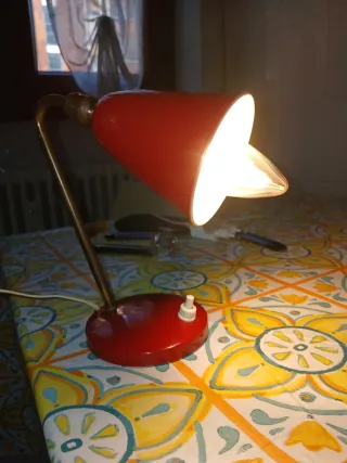 Lampada da tavolo rossa vintage anni 50
