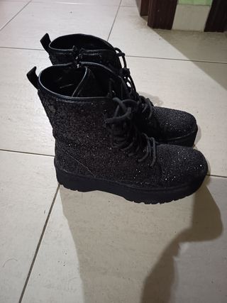Botines negros con brillos
