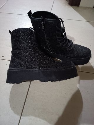 Botines negros con brillos