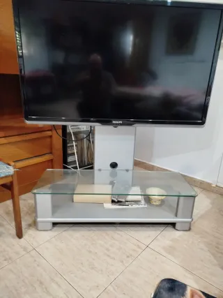 Televisor Philips 47 con soporte Ambilich luces