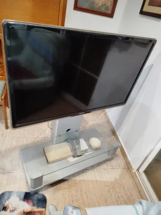 Televisor Philips 47 con soporte Ambilich luces