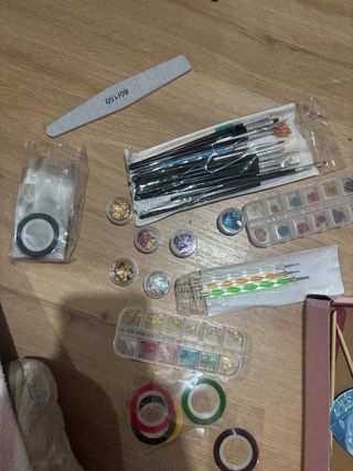Lote pintauñas y decoraciones de uñas