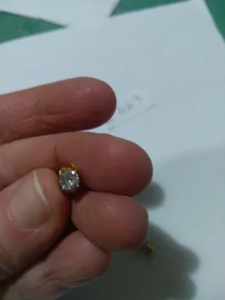 L443 Orecchini punto luce inox oro quadrato 4mm