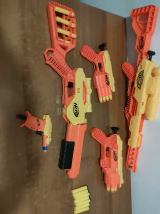 Set pistole NERF arancioni e gialle