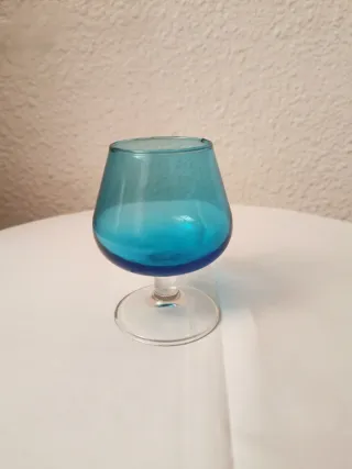 Copas de coñac azules