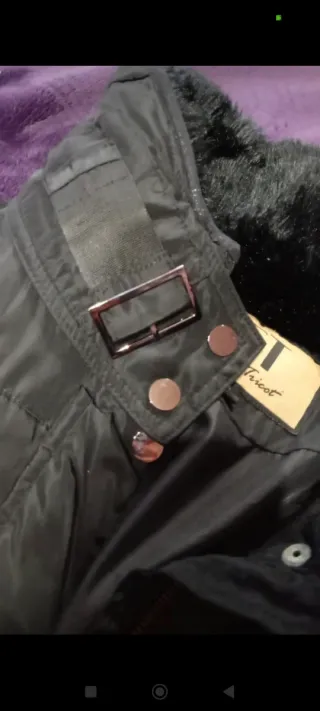 Cazadora larga de plumas.