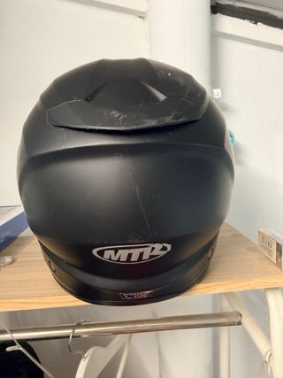 Casco de moto negro marca MTR talla M