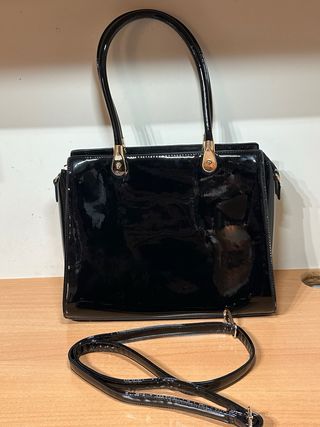 Bolso charol negro grande