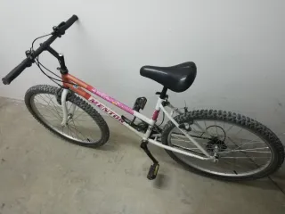 Bicicleta Montaña Blanca y Roja