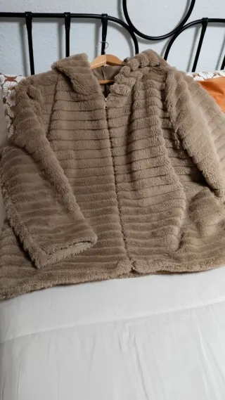 Chaqueta pelo sintético beige