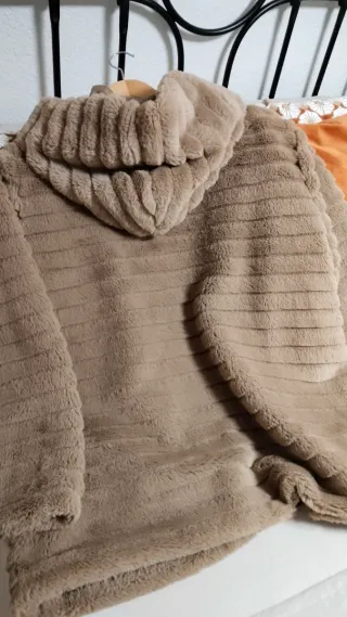 Chaqueta pelo sintético beige