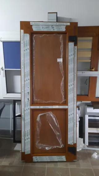 Puerta entrada PVC 210x85