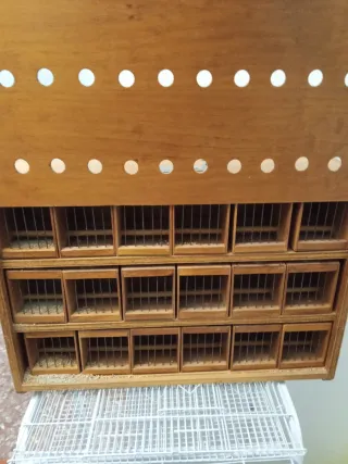 Transportín de madera para pájaros