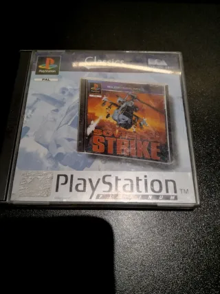 Jogo PlayStation 1 "Soviet Strike" Clássicos