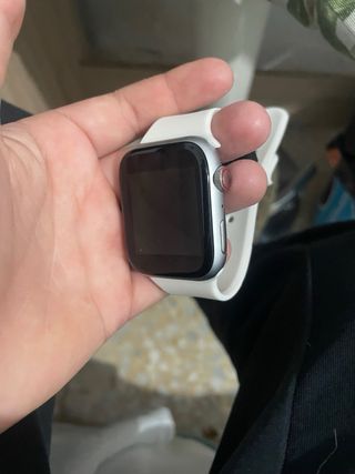 Apple Watch Plata con Correa Blanca