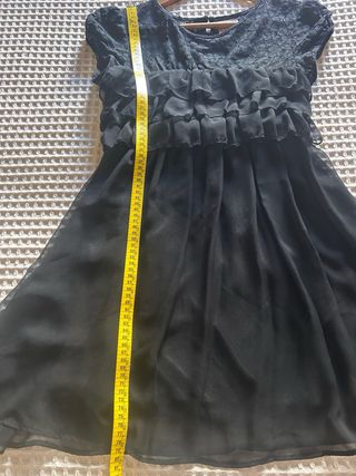 Top negro con encaje y volantes