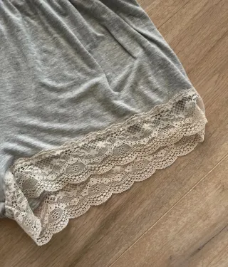 Pijama Oysho gris encaje