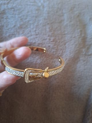 Pulsera tipo caña acero dorada con brillantes