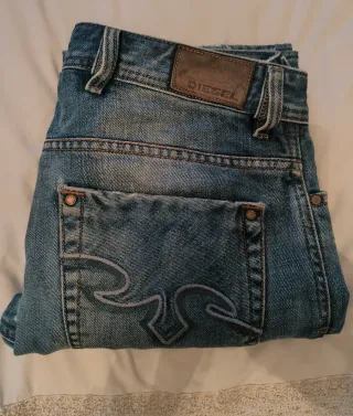 Pantalón vaquero recto Diesel