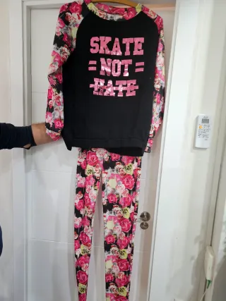 Conjunto chándal flores rosa y negro