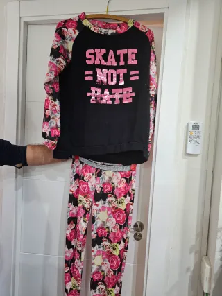 Conjunto chándal flores rosa y negro