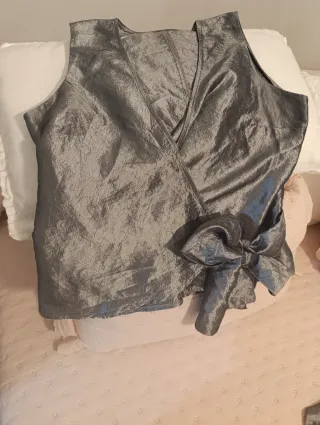 Vestido fiesta plateado con lazo