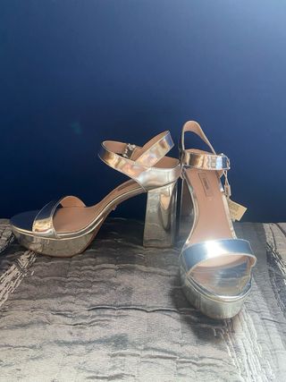 Tacones plateados Uterque