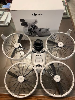 DJI Flip Drone + 2 Baterías + Cargador