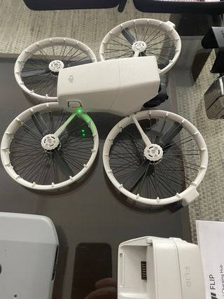 DJI Flip Drone + 2 Baterías + Cargador