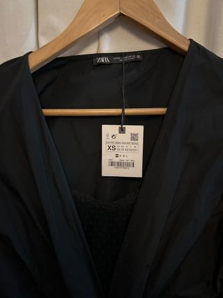 Blusa Zara Negra Talla XS con Lazo