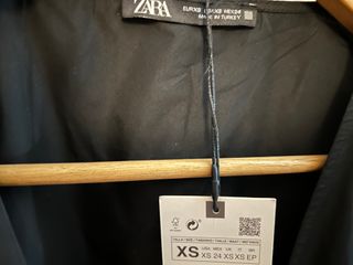 Blusa Zara Negra Talla XS con Lazo