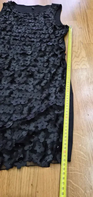 Vestido negro con flores y pedrería