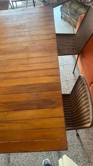 Mesa comedor y 4 sillas de mimbre